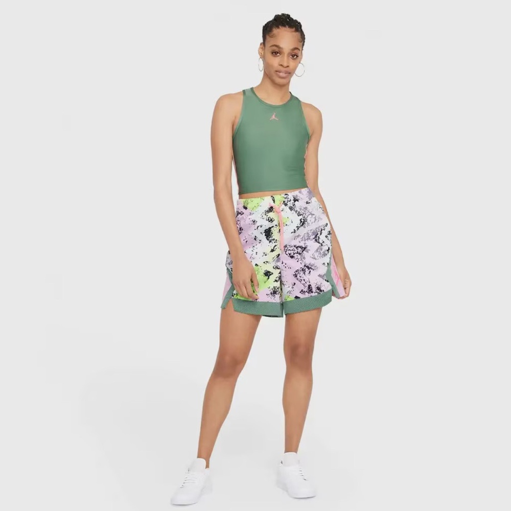 NEW WITH TAGS: NIKE JORDAN WOMEN’S HEATWAVE DIAMOND SHORTS - SIZE LARGE
